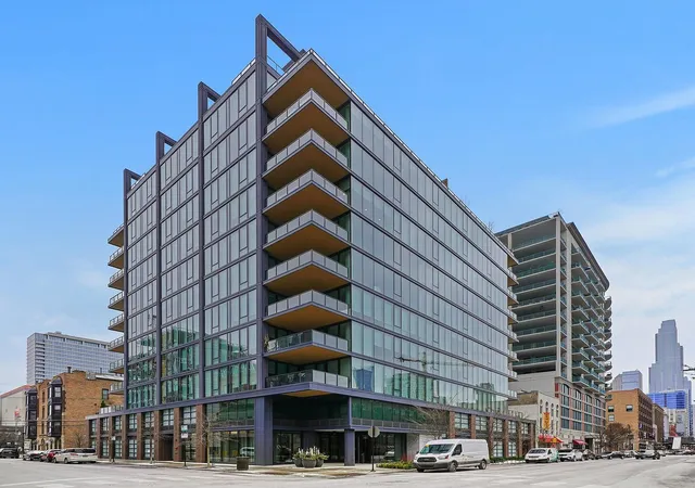 $12,000 | 366 West Superior Street, Unit 801, Chicago, IL 60654