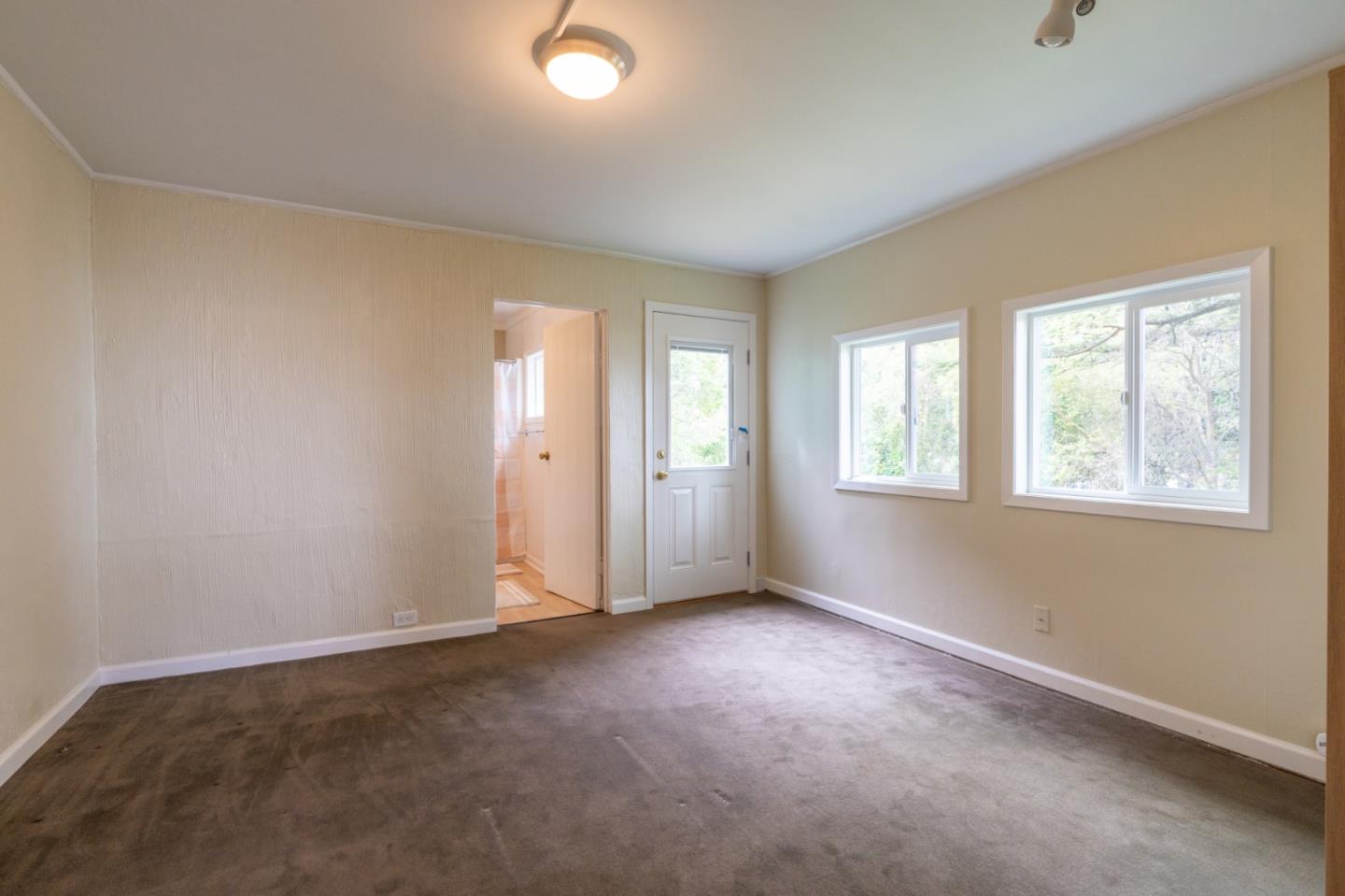 424 Belfast Avenue Pacifica, CA 94044 - Photo 9 of 11 an empty room with windows