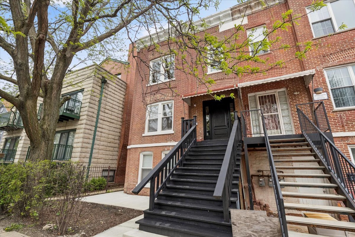 2002 West Huron Street Chicago, IL 60612 - Photo 2 of 60