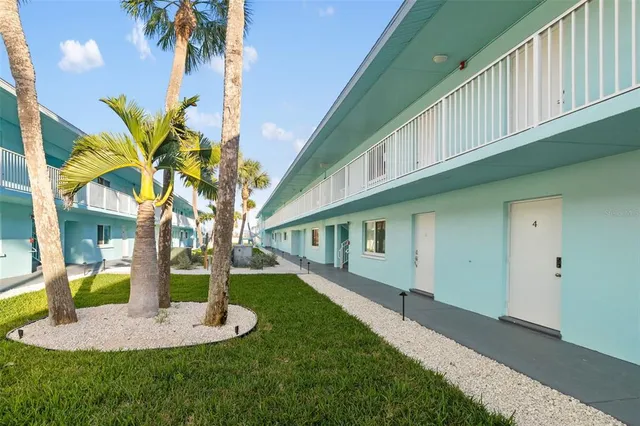 $375,000 | 117 7th Street North, Unit 5, Bradenton Beach, FL 34217