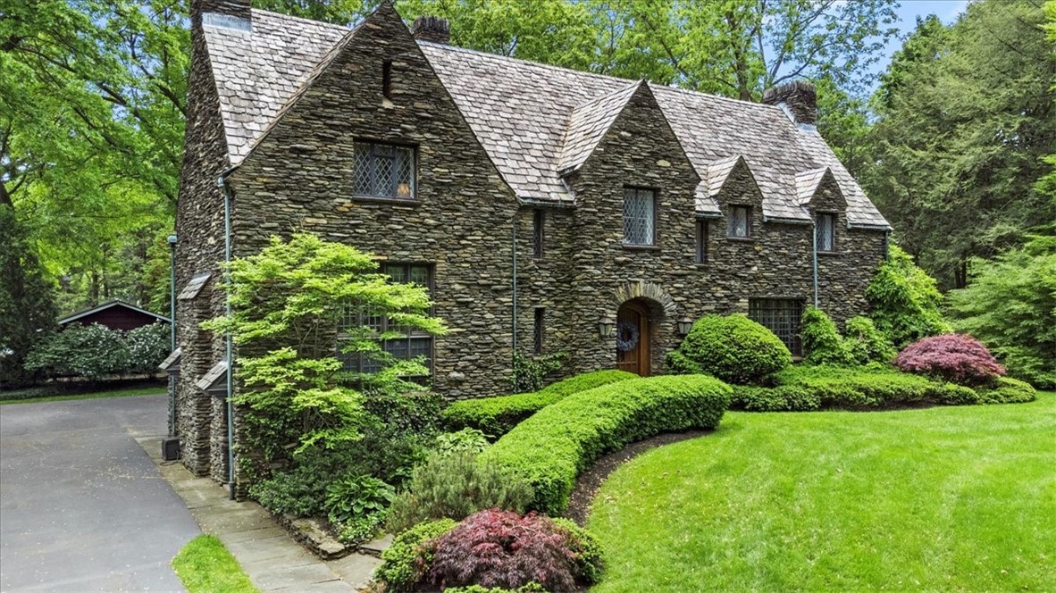 Stately Mansion built of Pennsylvania Ledge Rock.