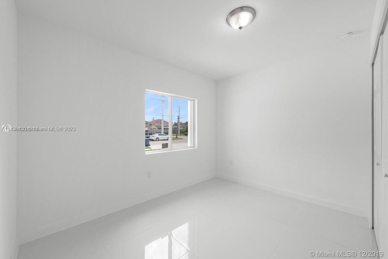 Gladeview Miami, FL 33147 - Photo 5 of 8 a view of room and window