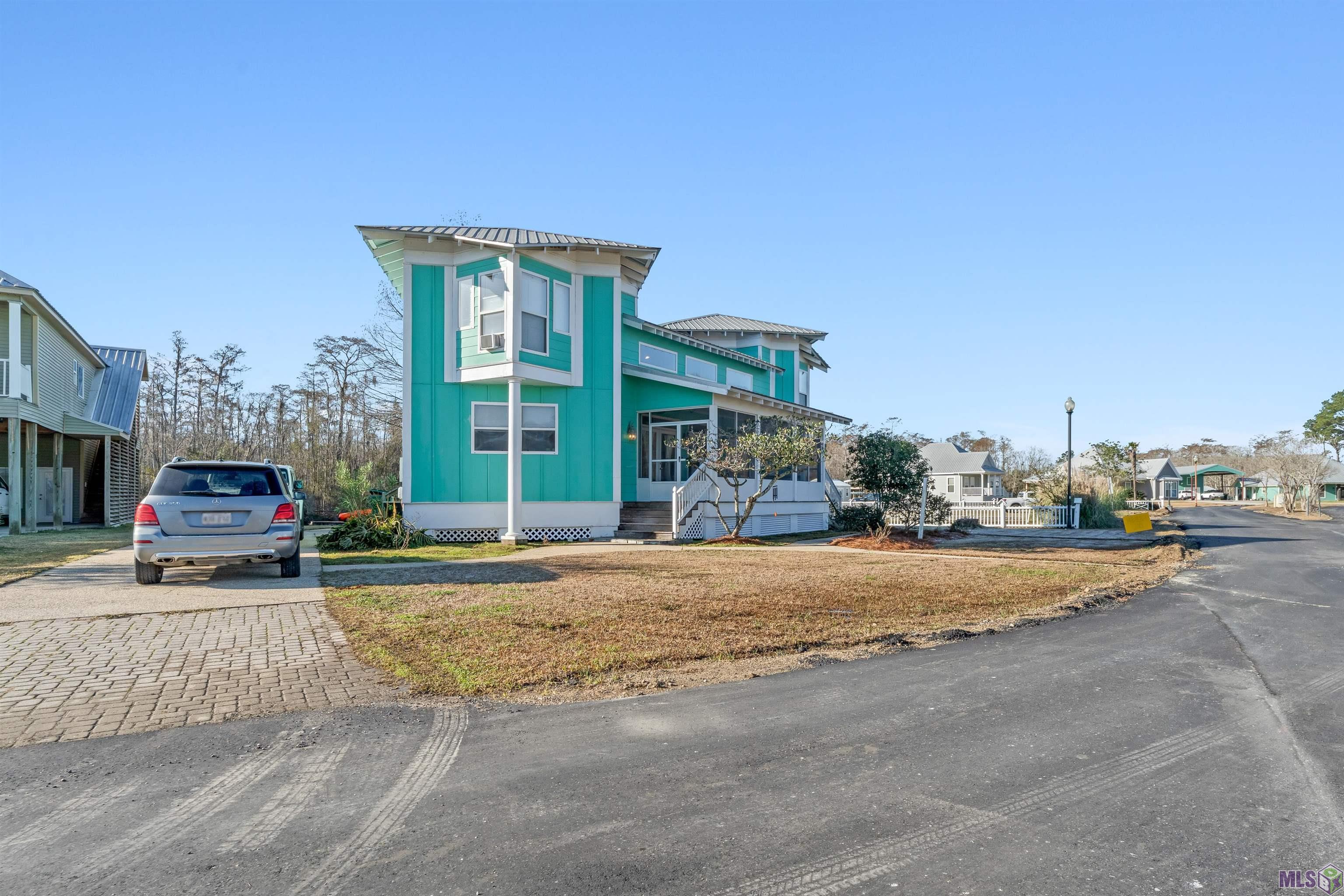 17097 Peace Point Drive Springfield, LA 70462 - Photo 2 of 33
