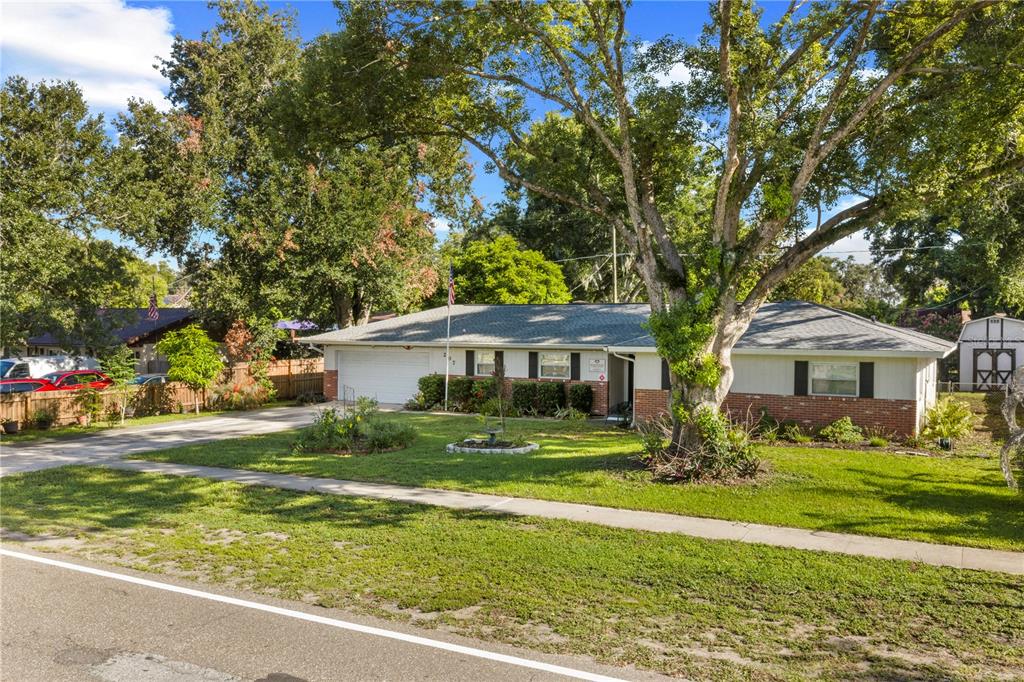 207 West Wheeler Road Seffner, FL 33584 - Photo 2 of 43