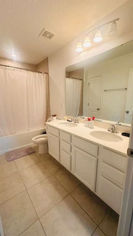 3166 Armstrong Spring Drive Kissimmee, FL 34744 - Photo 21 of 30 a spacious bathroom with a double vanity sink a mirror and a bathtub