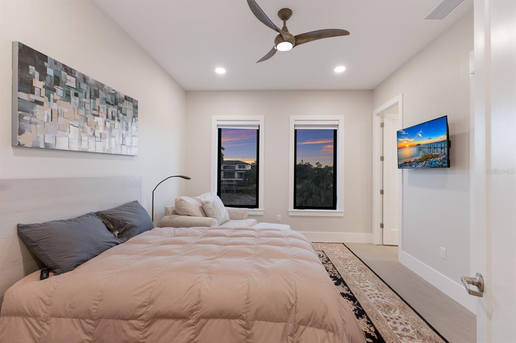 569 Rountree Drive Longboat Key, FL 34228 - Photo 29 of 69