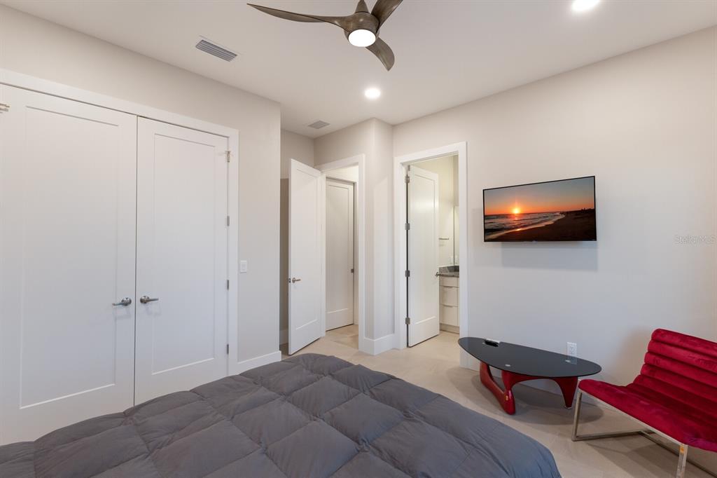 569 Rountree Drive Longboat Key, FL 34228 - Photo 33 of 69