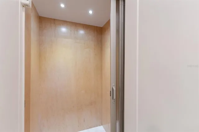 $3,190,000 | 569 Rountree Drive, Longboat Key, FL 34228