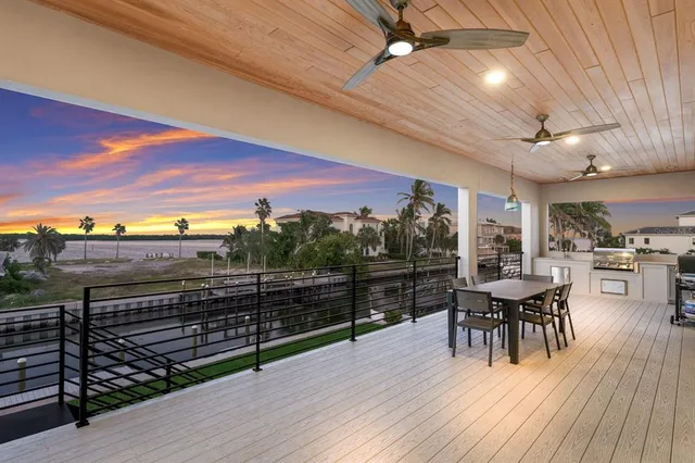 $3,190,000 | 569 Rountree Drive, Longboat Key, FL 34228