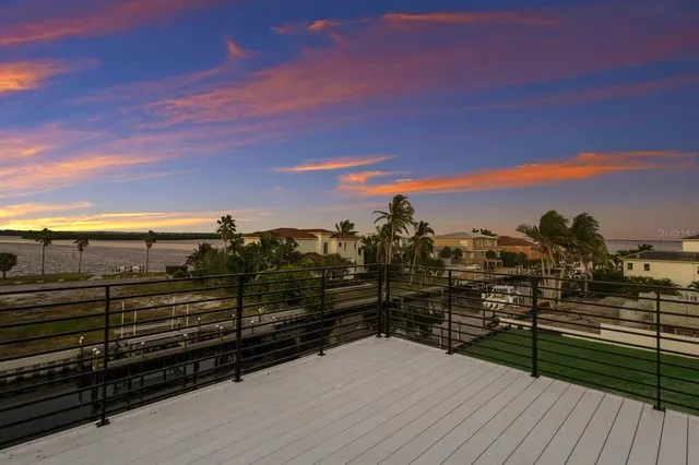 $3,190,000 | 569 Rountree Drive, Longboat Key, FL 34228