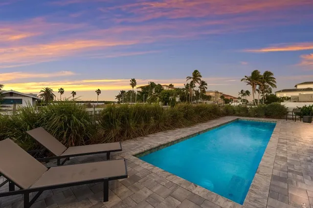 $3,190,000 | 569 Rountree Drive, Longboat Key, FL 34228