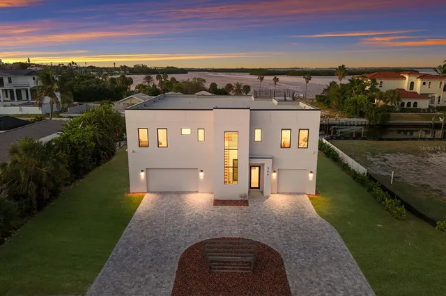 $3,190,000 | 569 Rountree Drive, Longboat Key, FL 34228