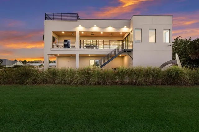 $3,190,000 | 569 Rountree Drive, Longboat Key, FL 34228