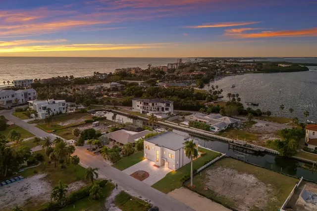 $3,190,000 | 569 Rountree Drive, Longboat Key, FL 34228