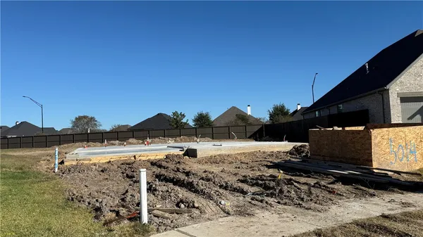 a view of ocean view with house