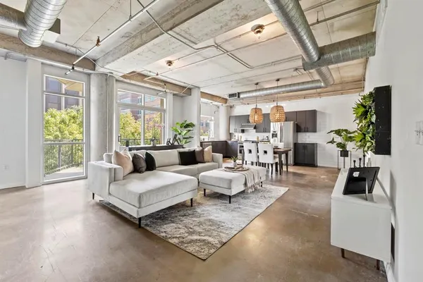 $2,800 | 1001 Belleview Street, Unit 204, Dallas, TX 75215