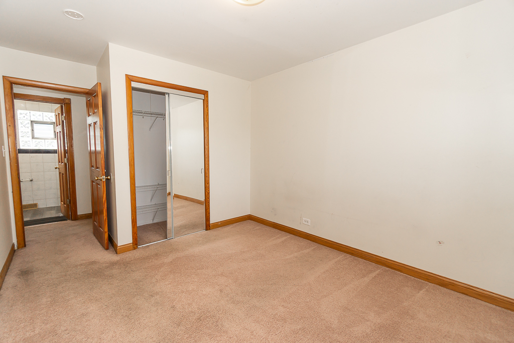 649 South Wisconsin Avenue Addison, IL 60101 - Photo 8 of 21