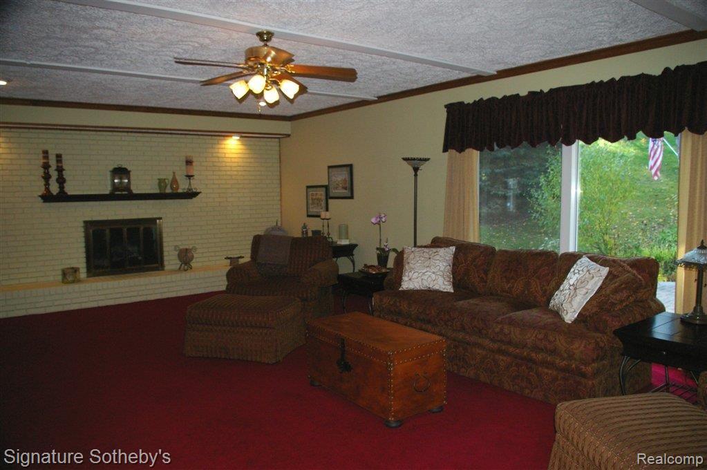 630 Deerfield Court Rochester, MI 48309 - Photo 3 of 27 Family Room.JPG