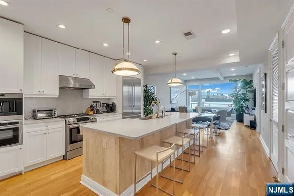 $1,298,000 | 9 Somerset Lane, Unit 617, Edgewater, NJ 07020