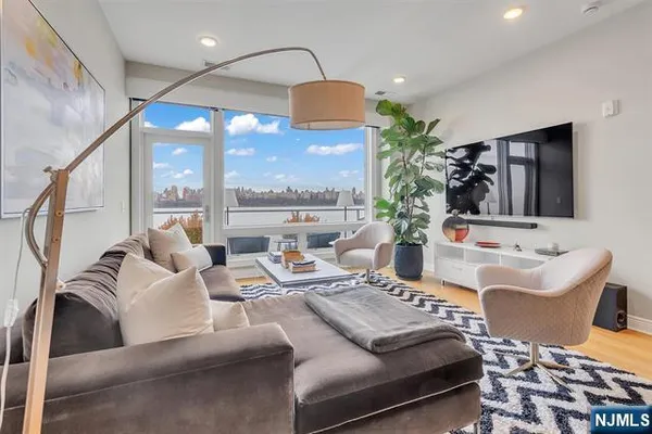 $1,298,000 | 9 Somerset Lane, Unit 617, Edgewater, NJ 07020