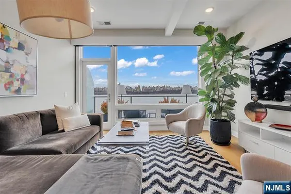 $1,298,000 | 9 Somerset Lane, Unit 617, Edgewater, NJ 07020