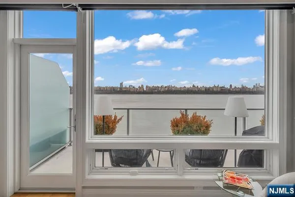 $1,298,000 | 9 Somerset Lane, Unit 617, Edgewater, NJ 07020