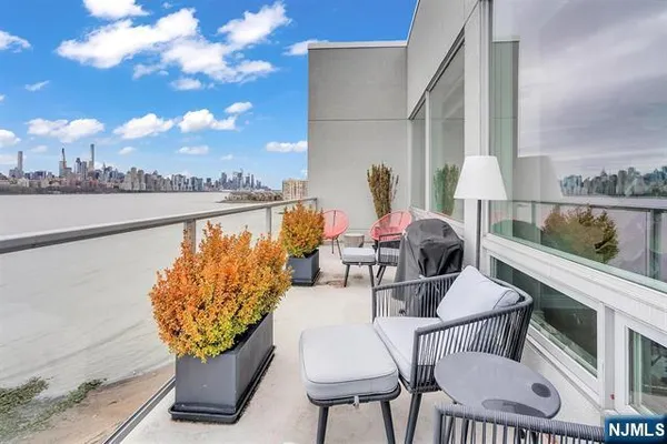 $1,298,000 | 9 Somerset Lane, Unit 617, Edgewater, NJ 07020