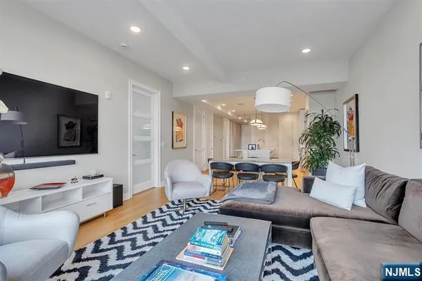$1,298,000 | 9 Somerset Lane, Unit 617, Edgewater, NJ 07020