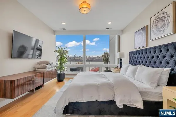 $1,298,000 | 9 Somerset Lane, Unit 617, Edgewater, NJ 07020
