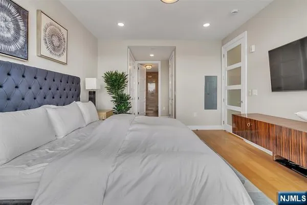 $1,298,000 | 9 Somerset Lane, Unit 617, Edgewater, NJ 07020