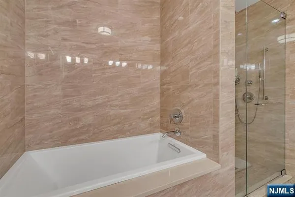 $1,298,000 | 9 Somerset Lane, Unit 617, Edgewater, NJ 07020