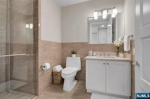 $1,298,000 | 9 Somerset Lane, Unit 617, Edgewater, NJ 07020