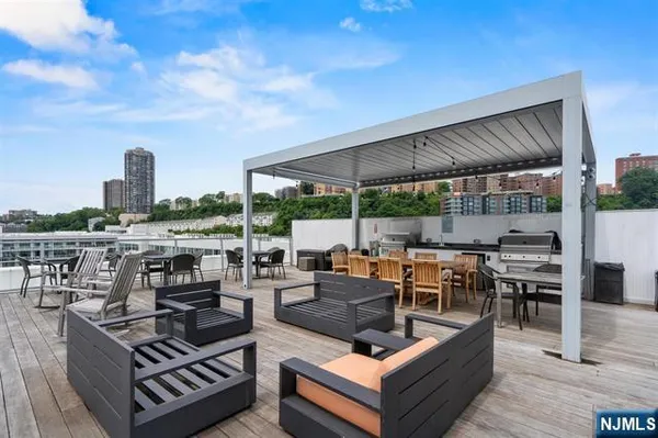 $1,298,000 | 9 Somerset Lane, Unit 617, Edgewater, NJ 07020