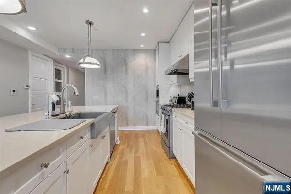 $1,298,000 | 9 Somerset Lane, Unit 617, Edgewater, NJ 07020