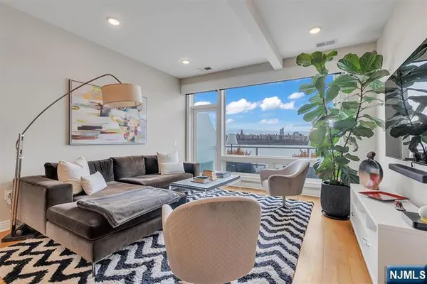 $1,298,000 | 9 Somerset Lane, Unit 617, Edgewater, NJ 07020