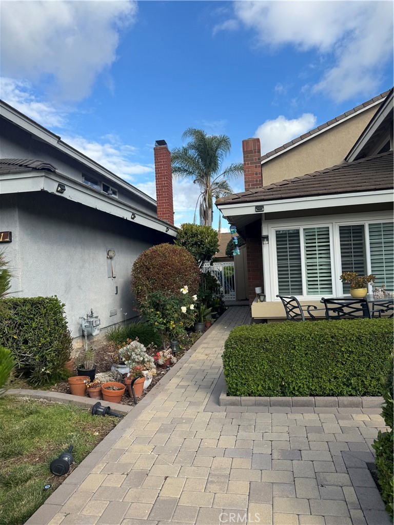 3 White Birch Irvine, CA 92604 - Photo 2 of 22 a front view of a house with garden