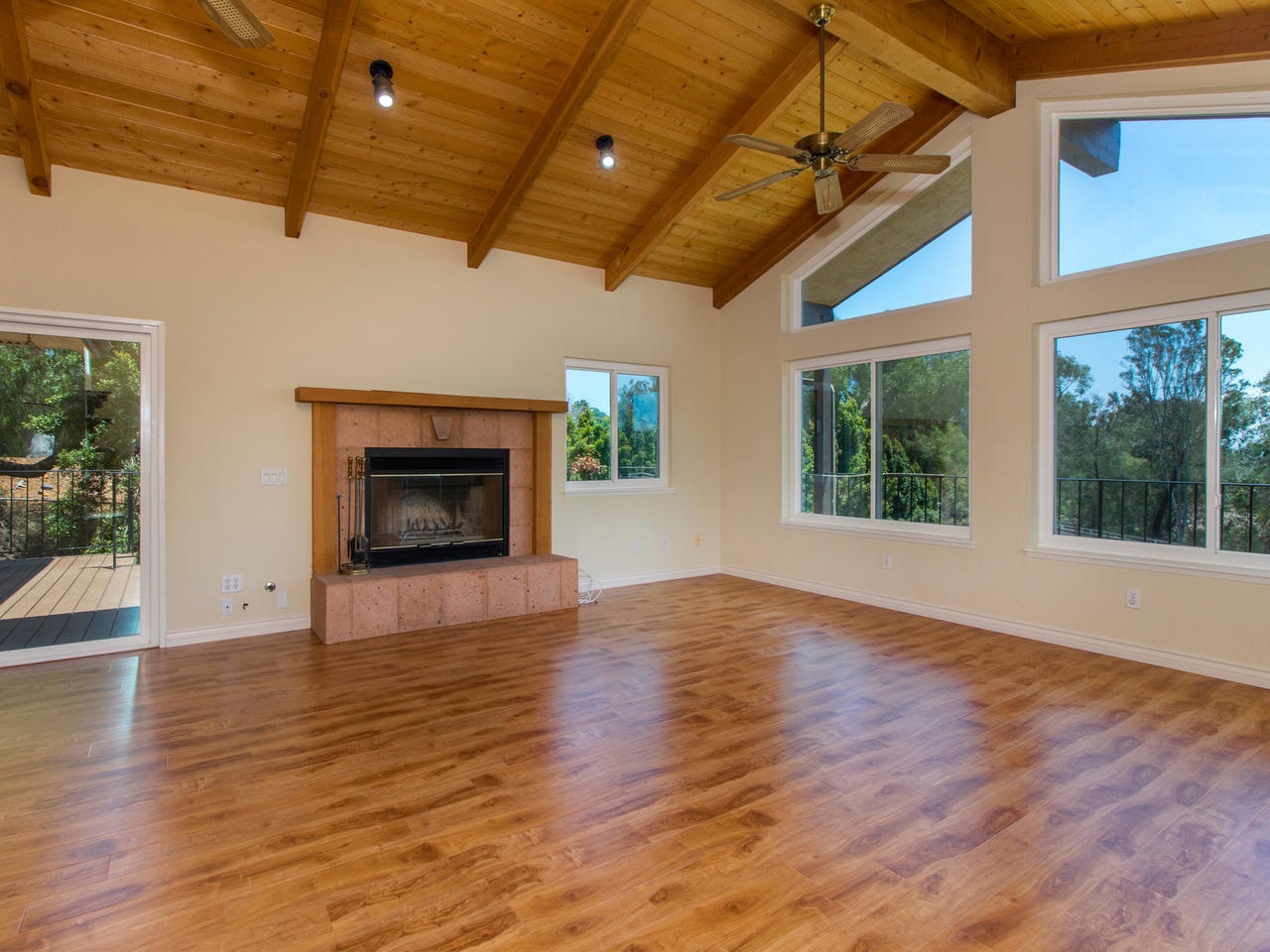 310 Rancho Camino Fallbrook, CA 92028 - Photo 8 of 25 Gallery Image 8