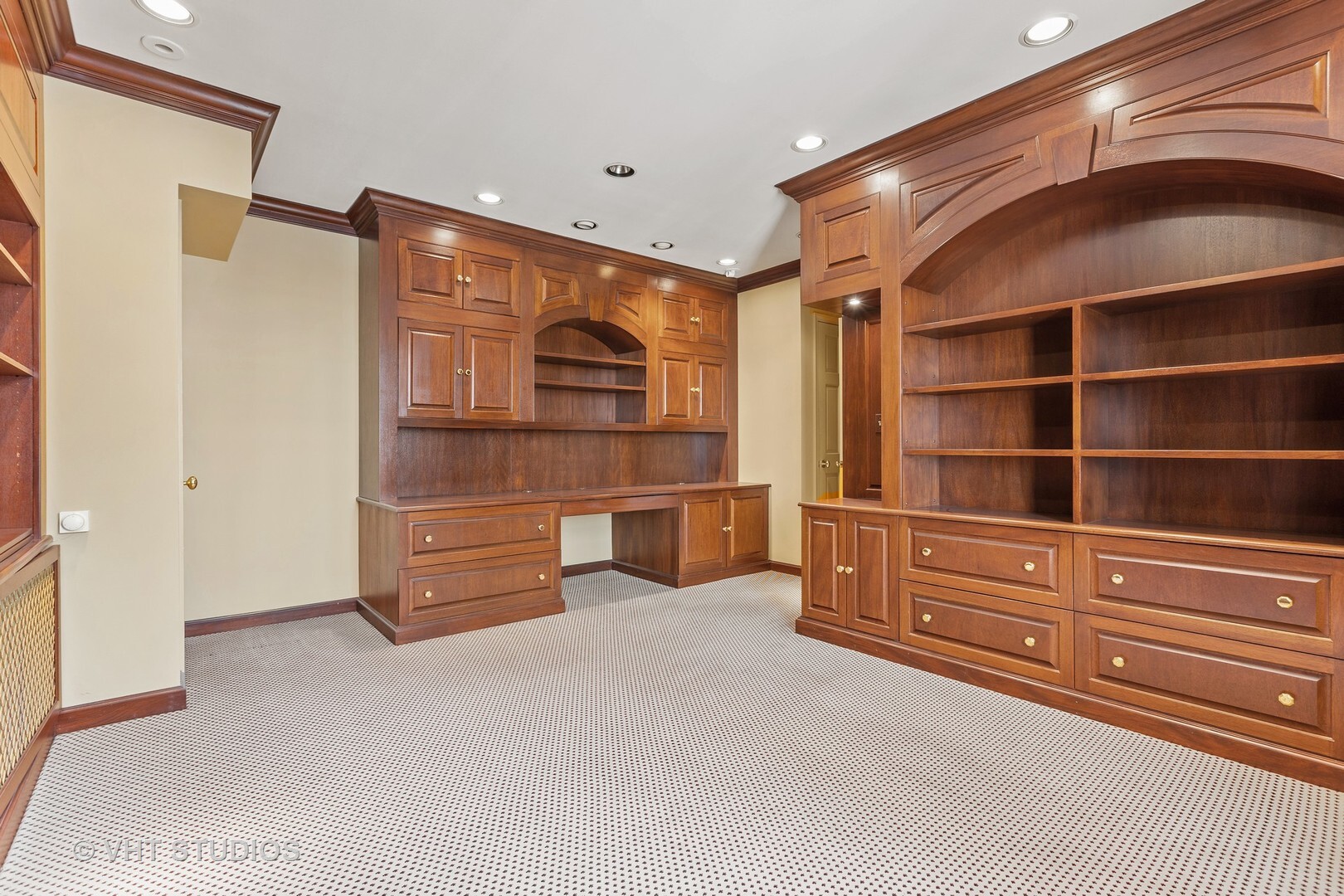 220 East Walton Place, Unit 9W Chicago, IL 60611 - Photo 18 of 21 a view of a livingroom with furniture