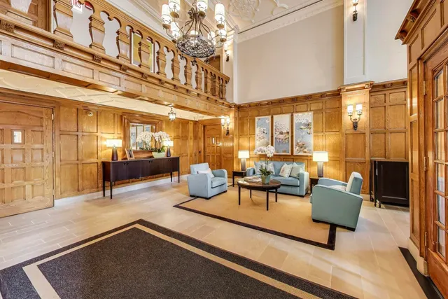 $1,050,000 | 220 East Walton Place, Unit 9W, Chicago, IL 60611