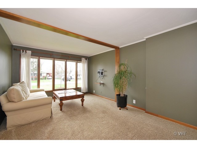 427 Douglas Road Batavia, IL 60510 - Photo 2 of 15