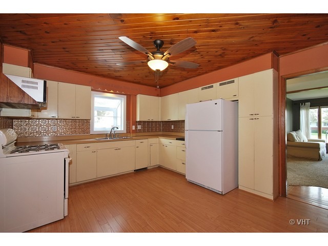 427 Douglas Road Batavia, IL 60510 - Photo 4 of 15