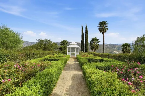 $2,498,747 | 3611 Monserate Hill Court, Fallbrook, CA 92028