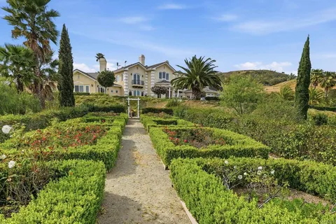 $2,498,747 | 3611 Monserate Hill Court, Fallbrook, CA 92028