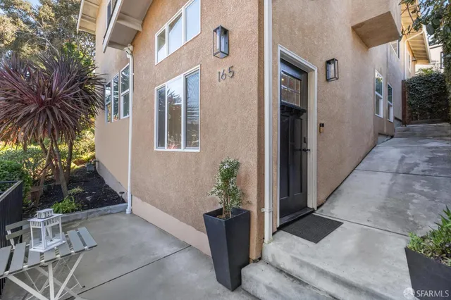 $995,000 | 165 West MacArthur Boulevard, Oakland, CA 94611