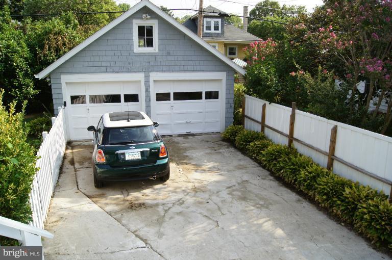 522 Murdock Road Baltimore, MD 21212 - Photo 14 of 30 Two car garage