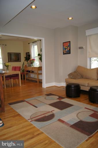 522 Murdock Road Baltimore, MD 21212 - Photo 17 of 30 Living/family room looking to dining room