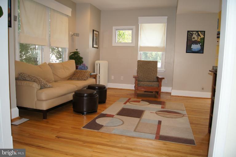 522 Murdock Road Baltimore, MD 21212 - Photo 21 of 30 Living Room