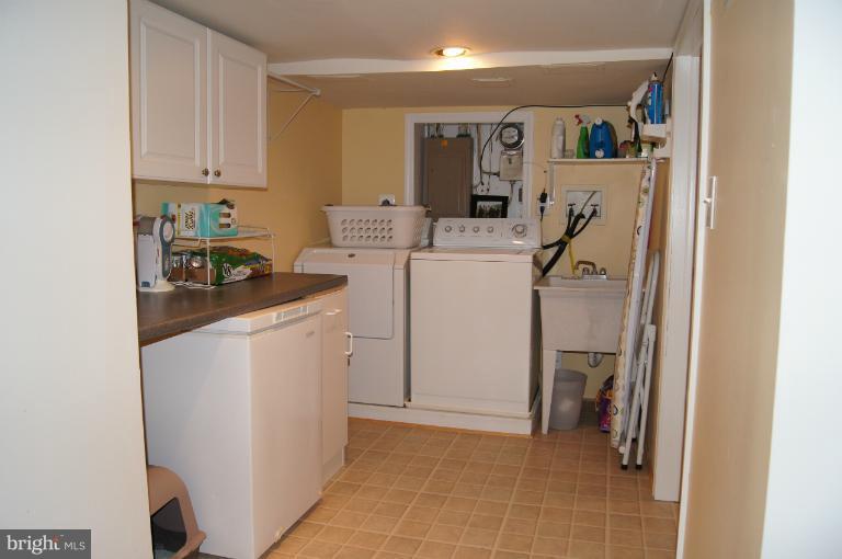 522 Murdock Road Baltimore, MD 21212 - Photo 25 of 30 Laundry area plus storage.