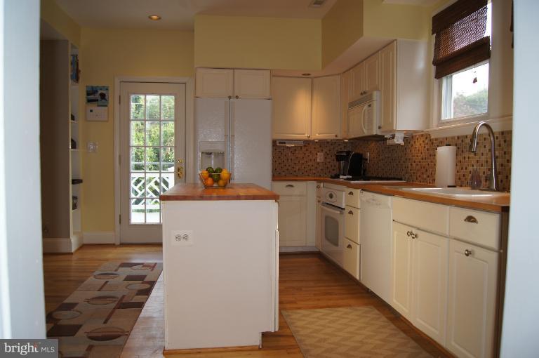 522 Murdock Road Baltimore, MD 21212 - Photo 29 of 30 Renovated, remodeled, open kitchen