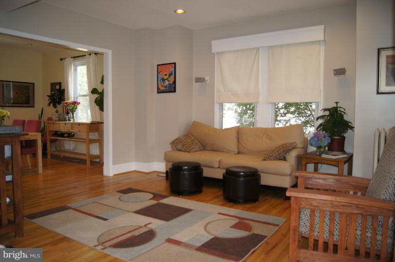 522 Murdock Road Baltimore, MD 21212 - Photo 7 of 30 Open living/family room to kitchen